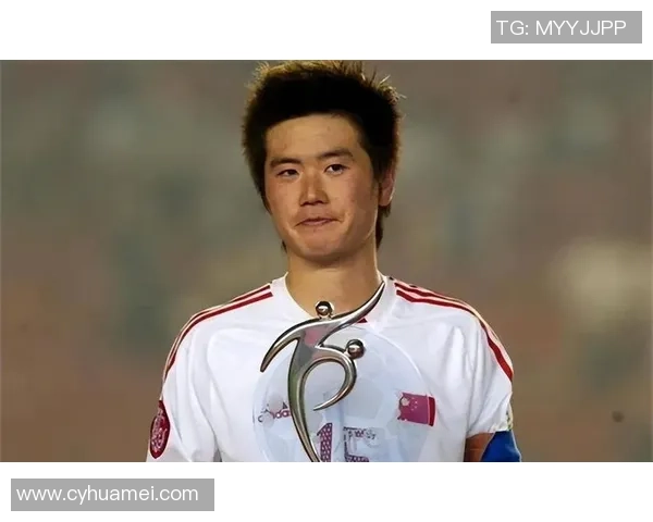 中国足球传奇巨星的崛起与荣耀：他如何成为国内足坛最强象征