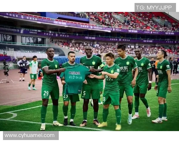 以关爱球迷为己任的足球球星有哪些他们为球迷带来了哪些温暖与感动