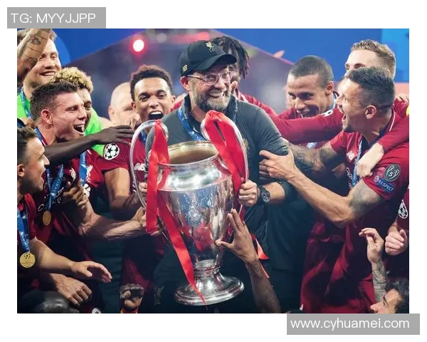 在城市饭店意外邂逅世界级足球球星引发全场热烈欢呼 在城市饭店意外邂逅世界级足球球星引发全场热烈欢呼