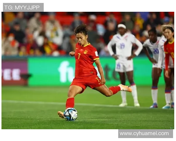 女足球星王霜首次尝试直播与粉丝互动 引发热议